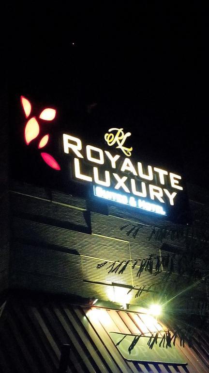 Royaute Luxury Suites And Hotel Gulberg Lahore Eksteriør billede